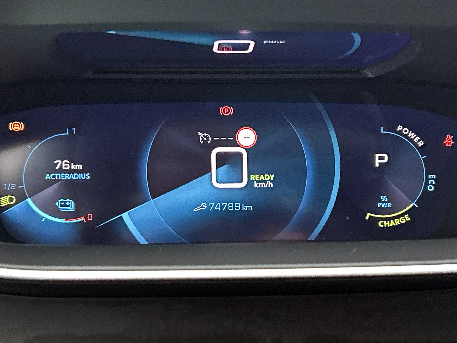 Hoofdafbeelding Peugeot e-2008