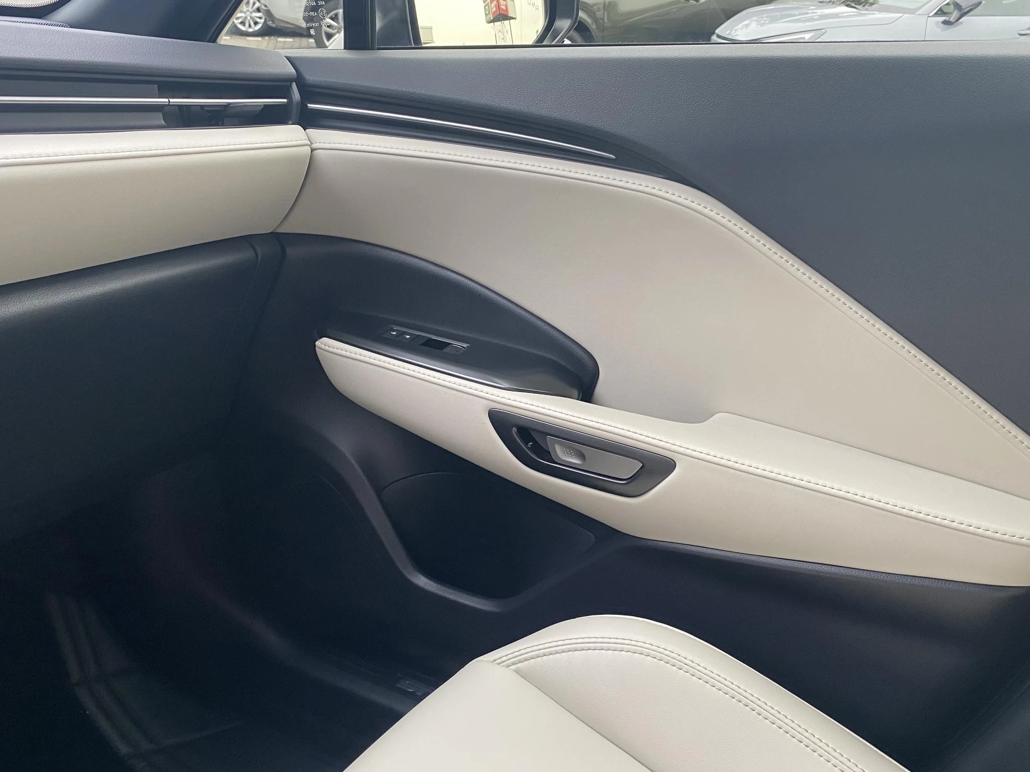 Hoofdafbeelding Lexus LBX