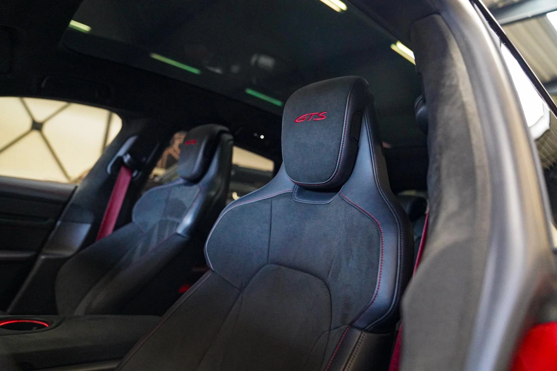 Hoofdafbeelding Porsche Taycan