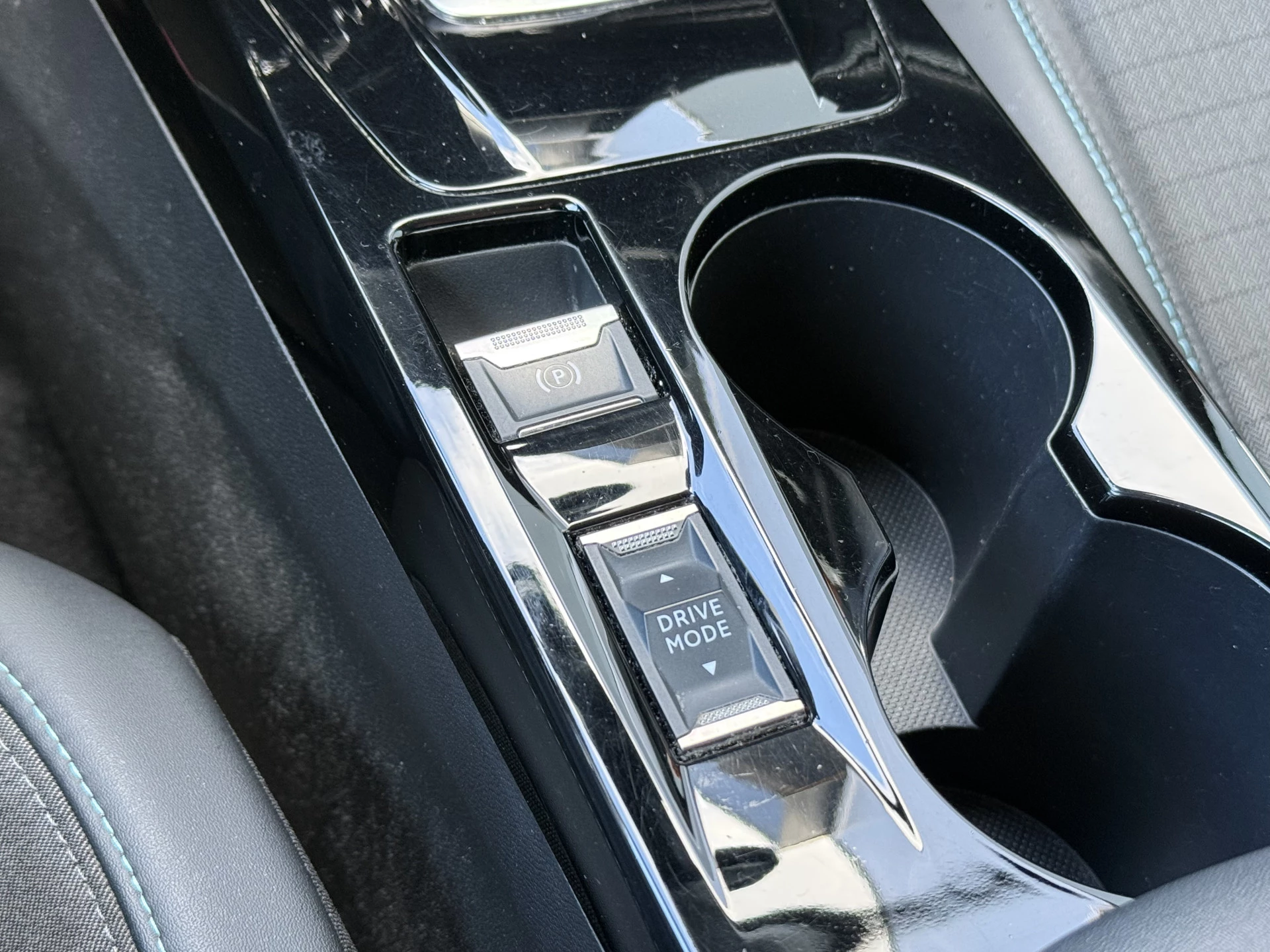 Hoofdafbeelding Peugeot e-2008