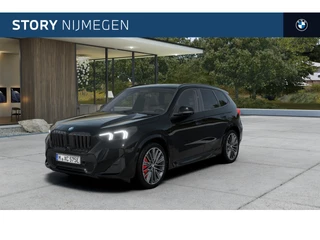 Hoofdafbeelding BMW X1 BMW X1 xDrive30e High Executive M Sport Automaat / Panoramadak / Trekhaak / Sportstoelen / Stoelverwarming / Parking Assistant Plus / Head-Up / Live Cockpit Professional