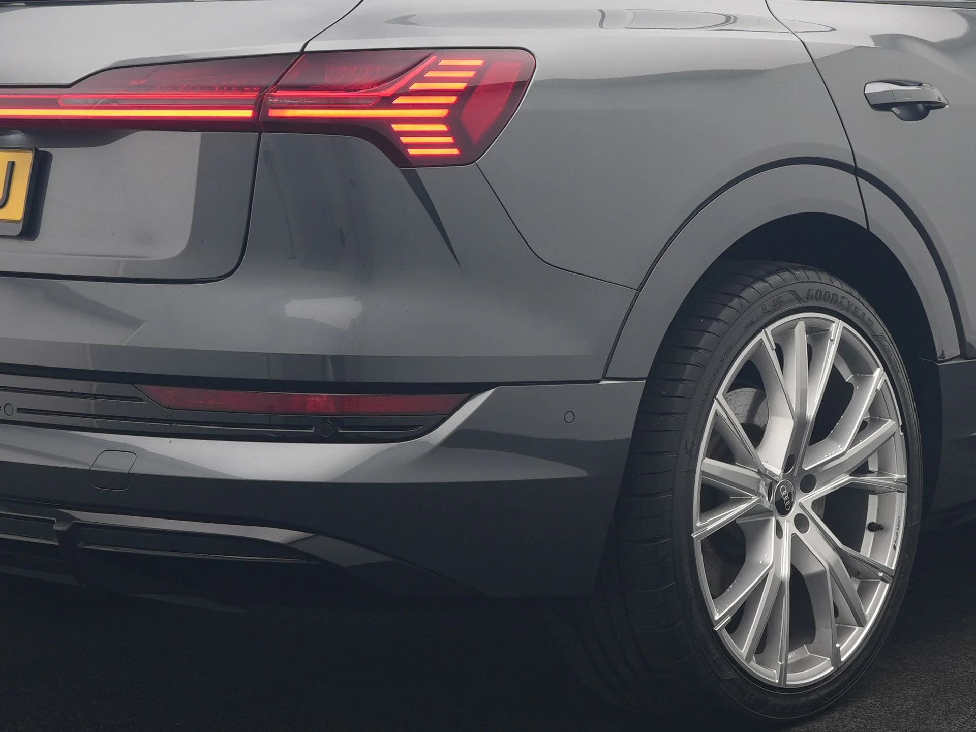 Hoofdafbeelding Audi e-tron