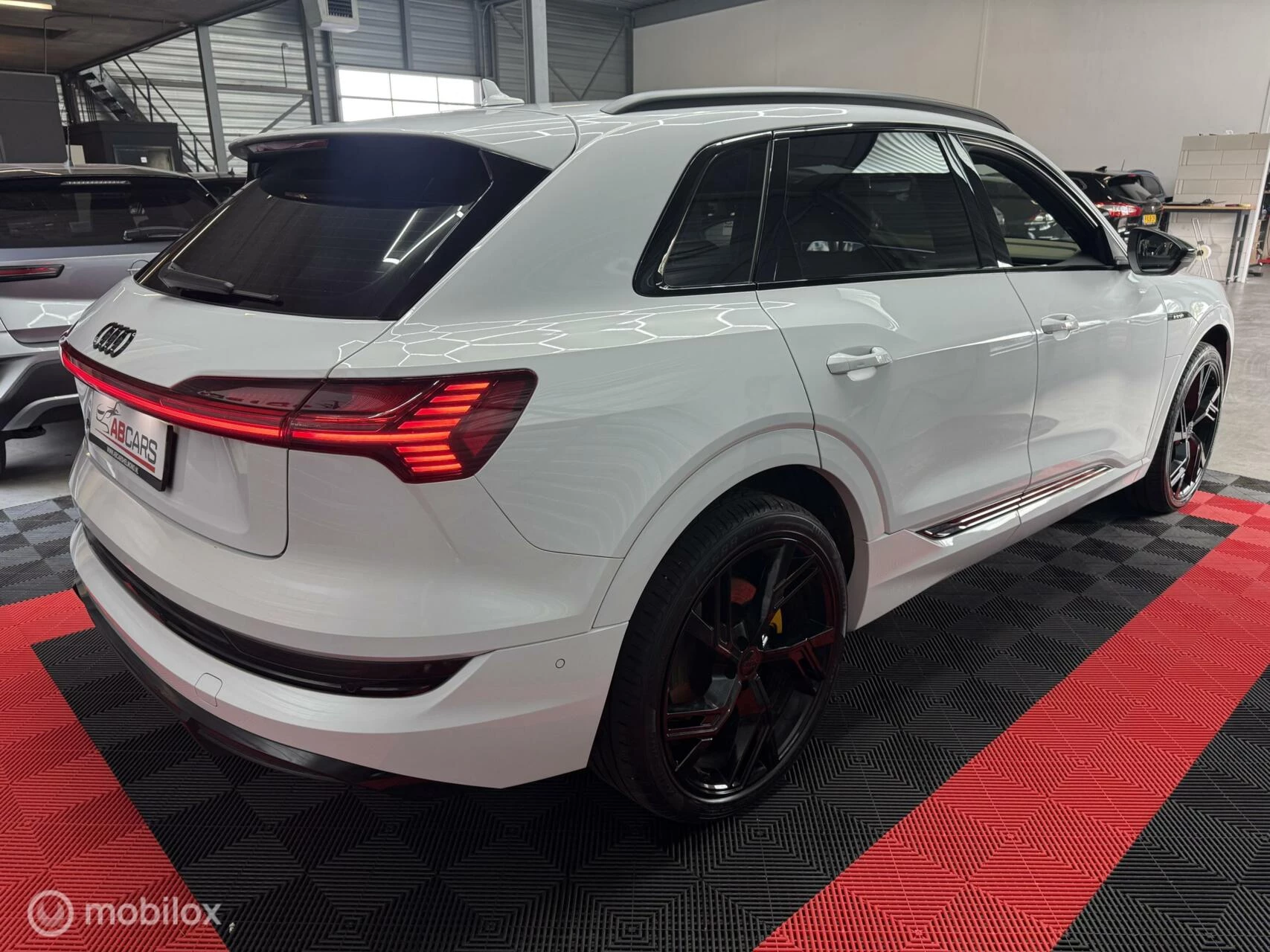 Hoofdafbeelding Audi e-tron