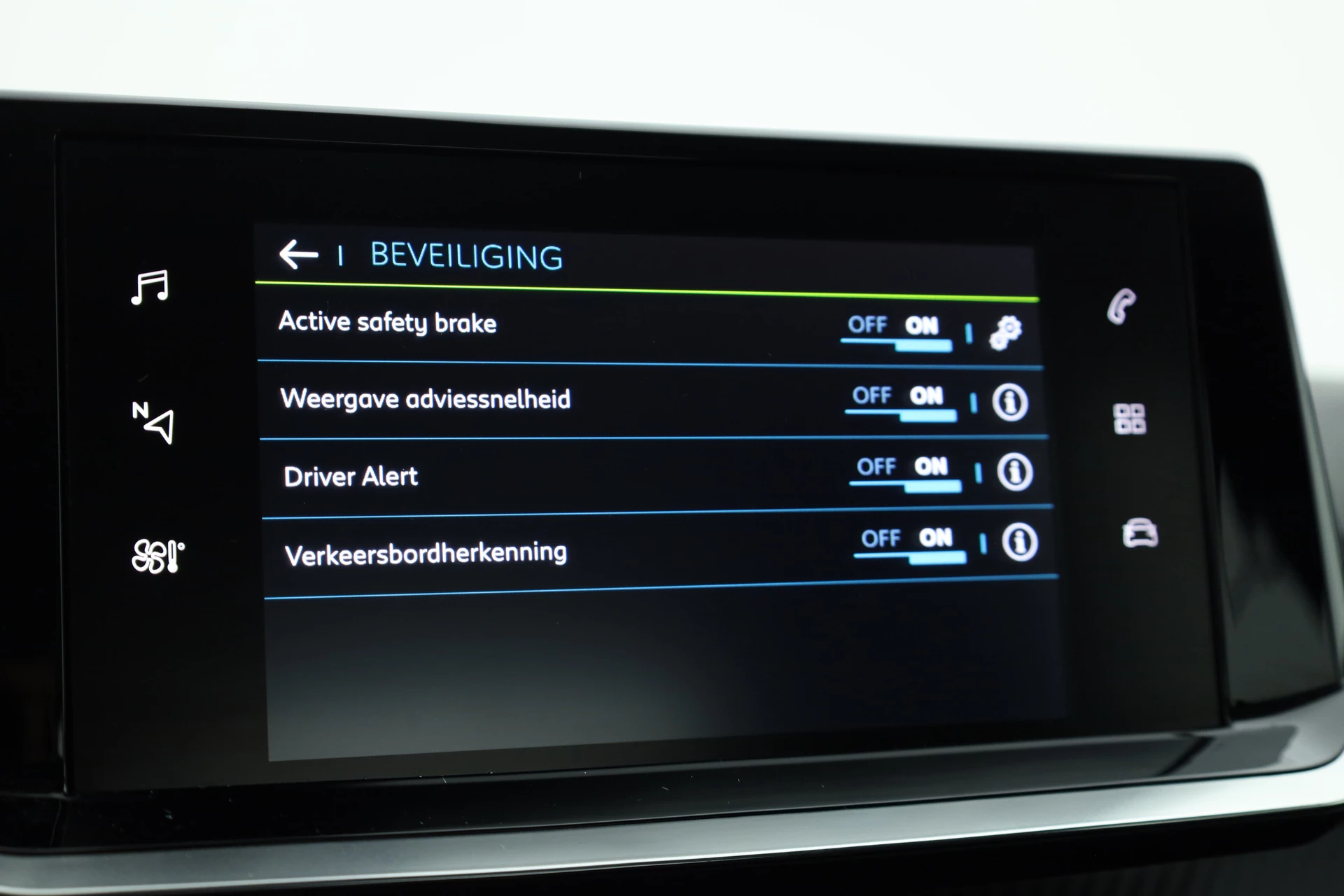 Hoofdafbeelding Peugeot e-2008