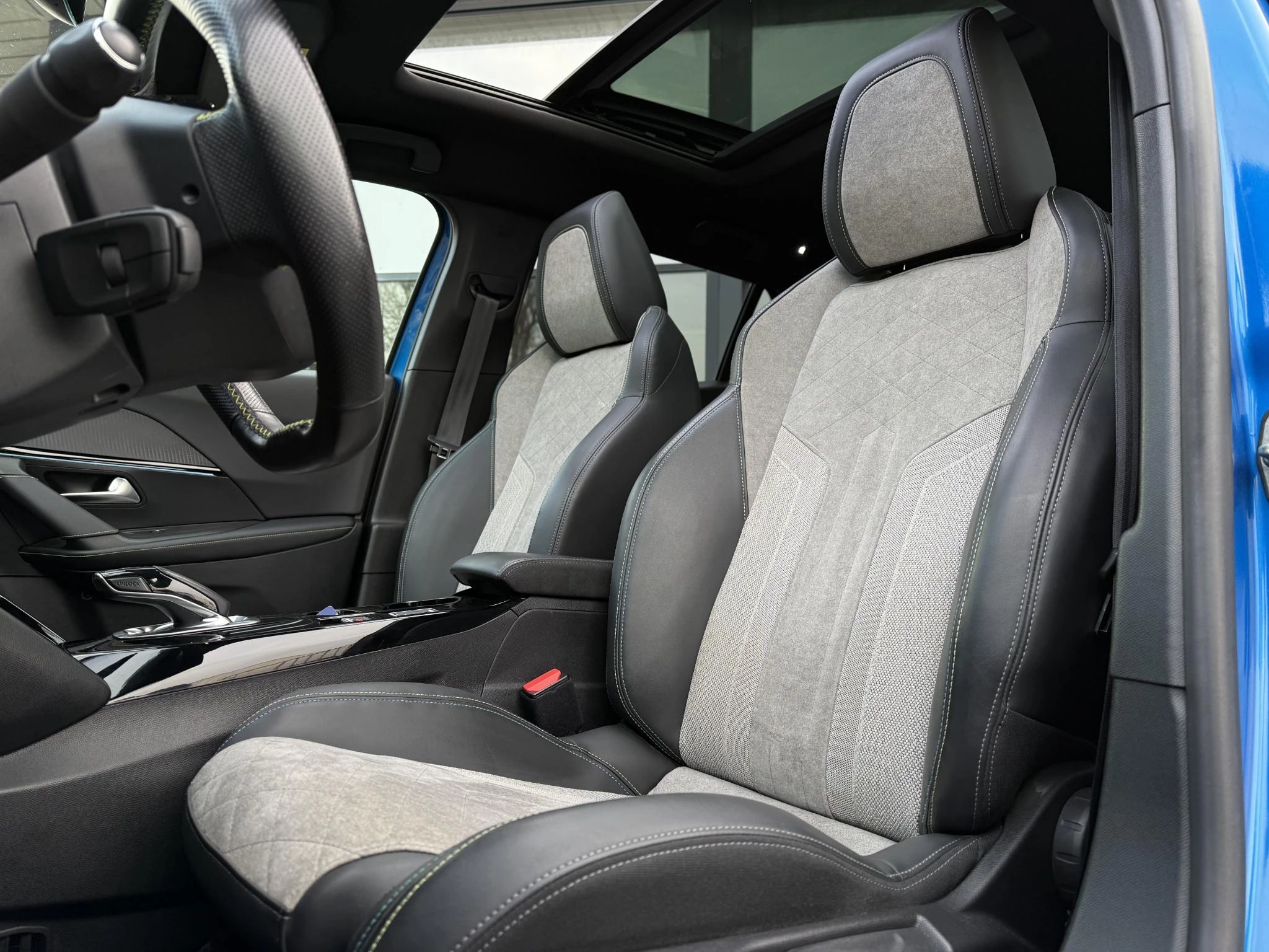 Hoofdafbeelding Peugeot e-2008