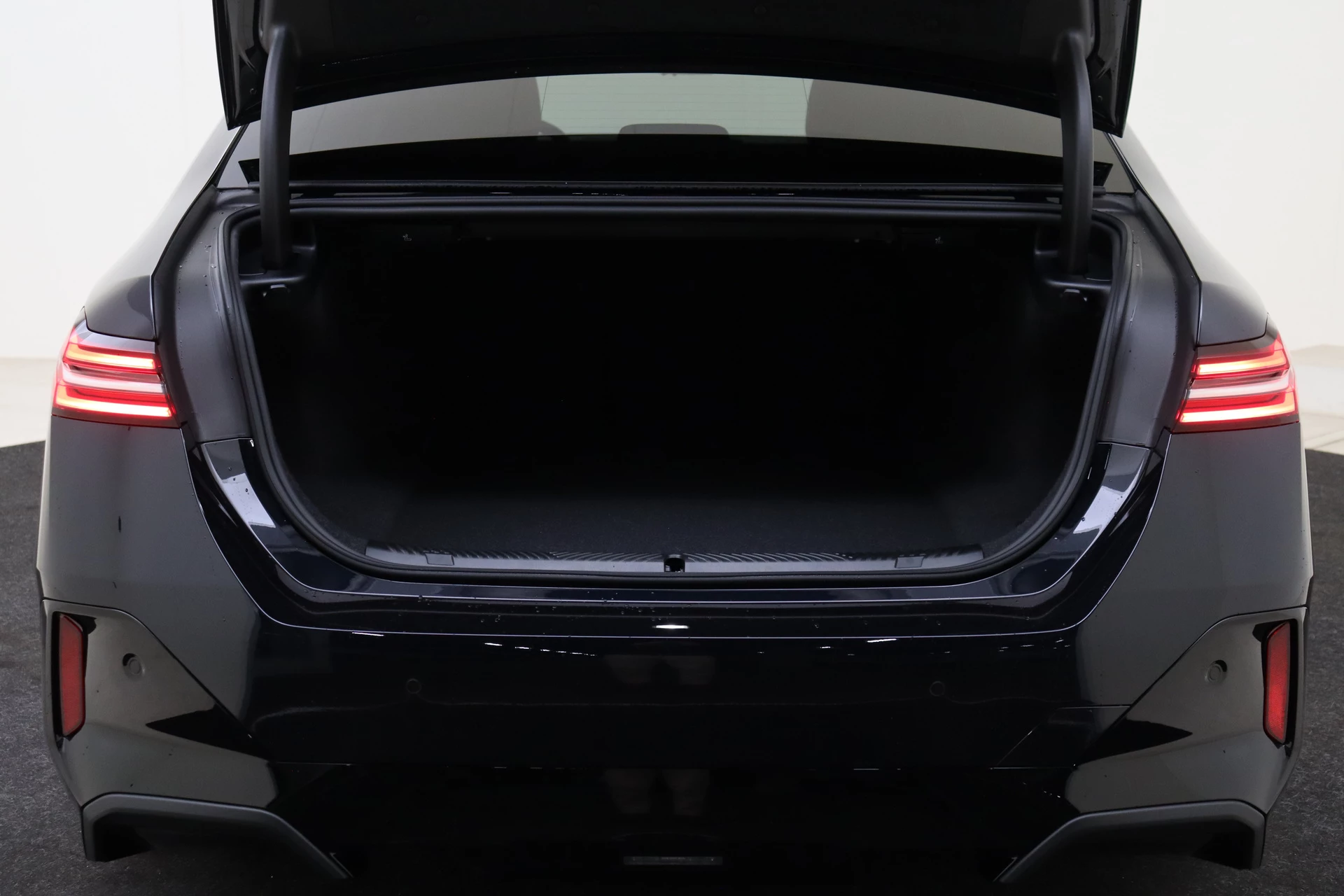 Hoofdafbeelding BMW i5