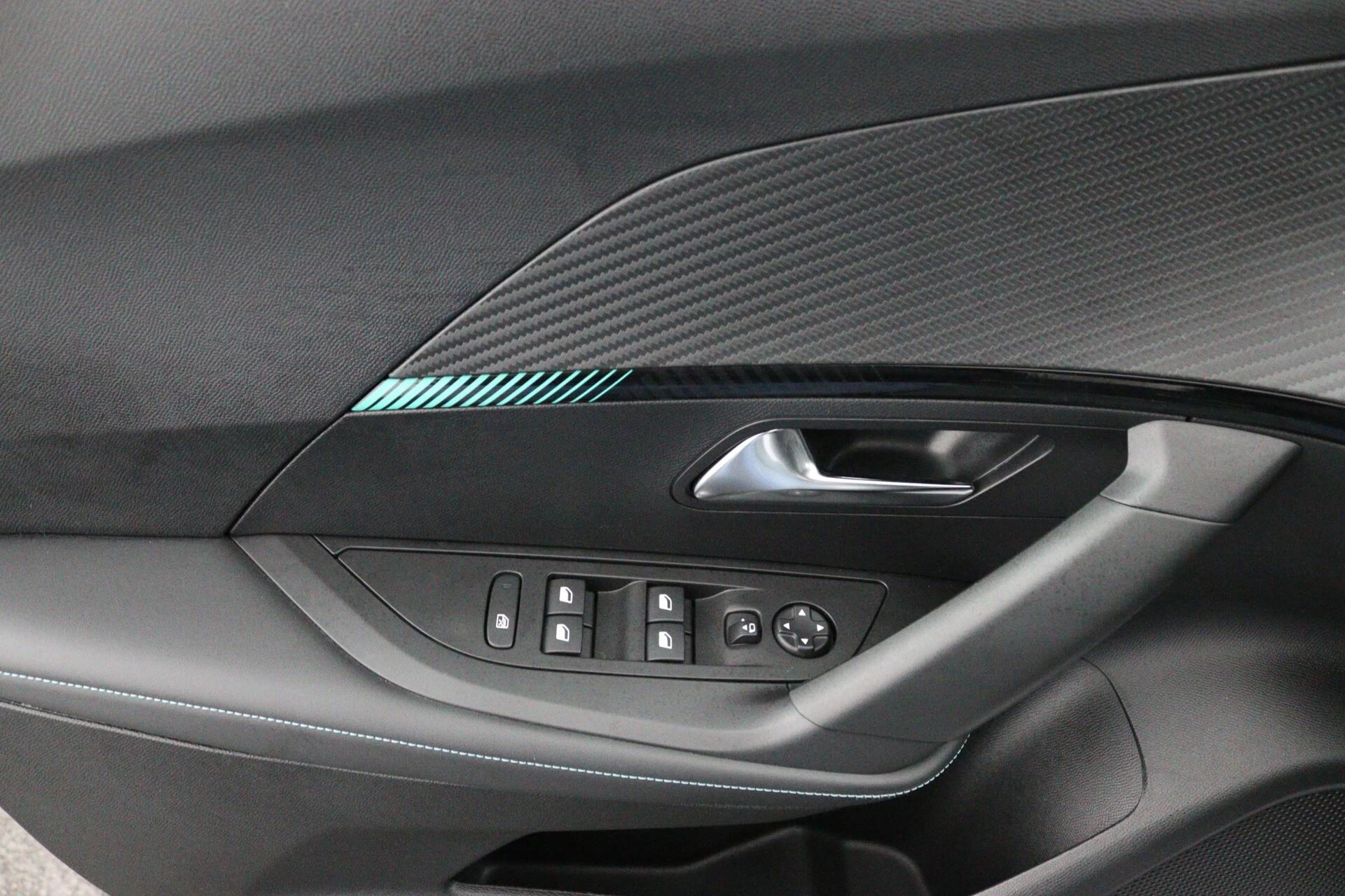 Hoofdafbeelding Peugeot e-2008