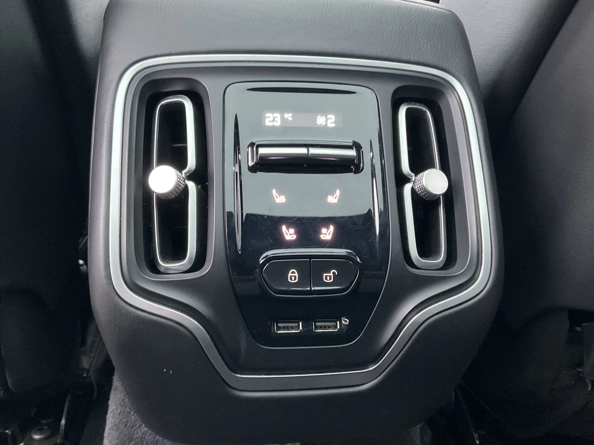 Hoofdafbeelding Aston Martin DBX