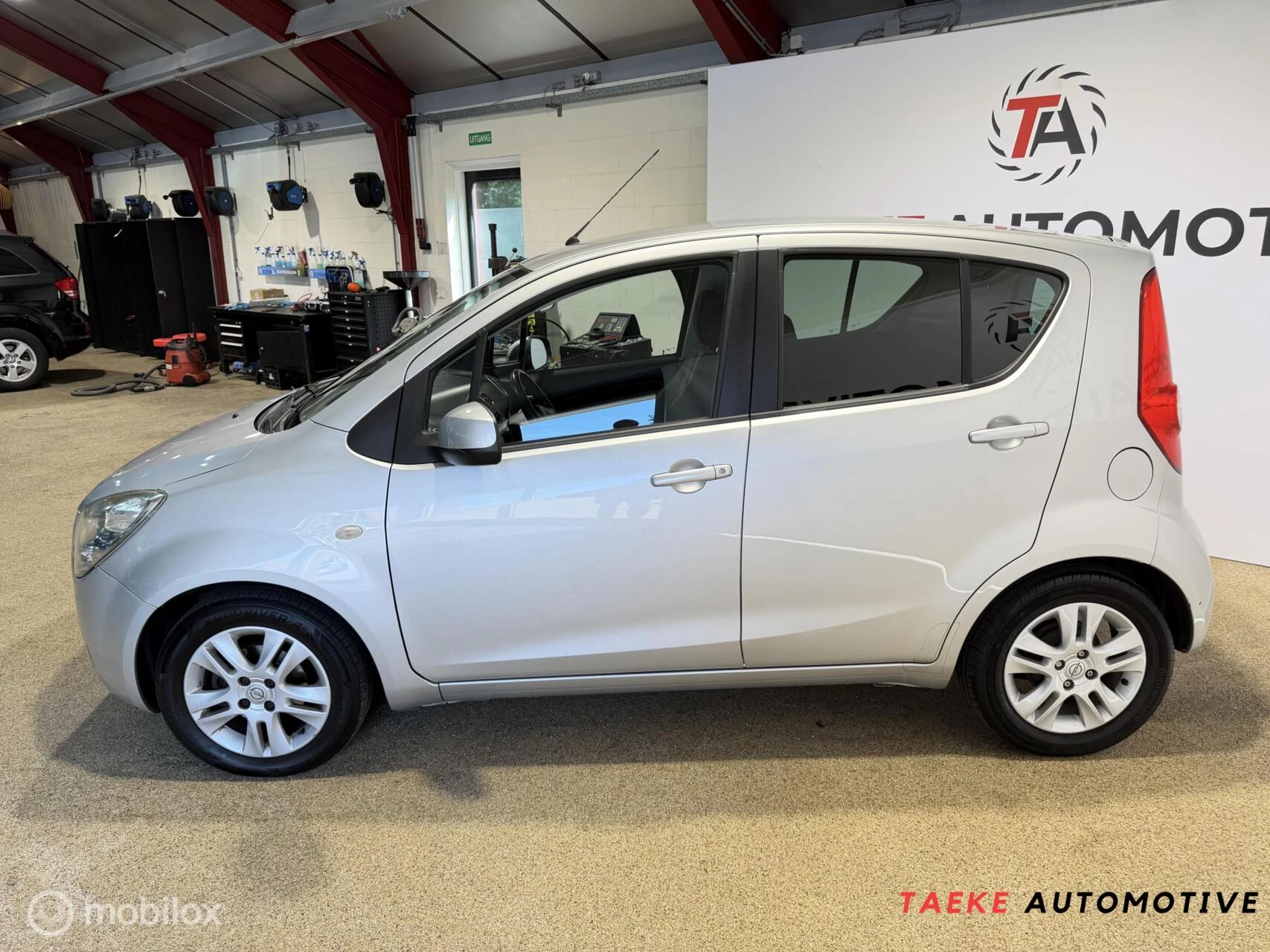 Hoofdafbeelding Opel Agila