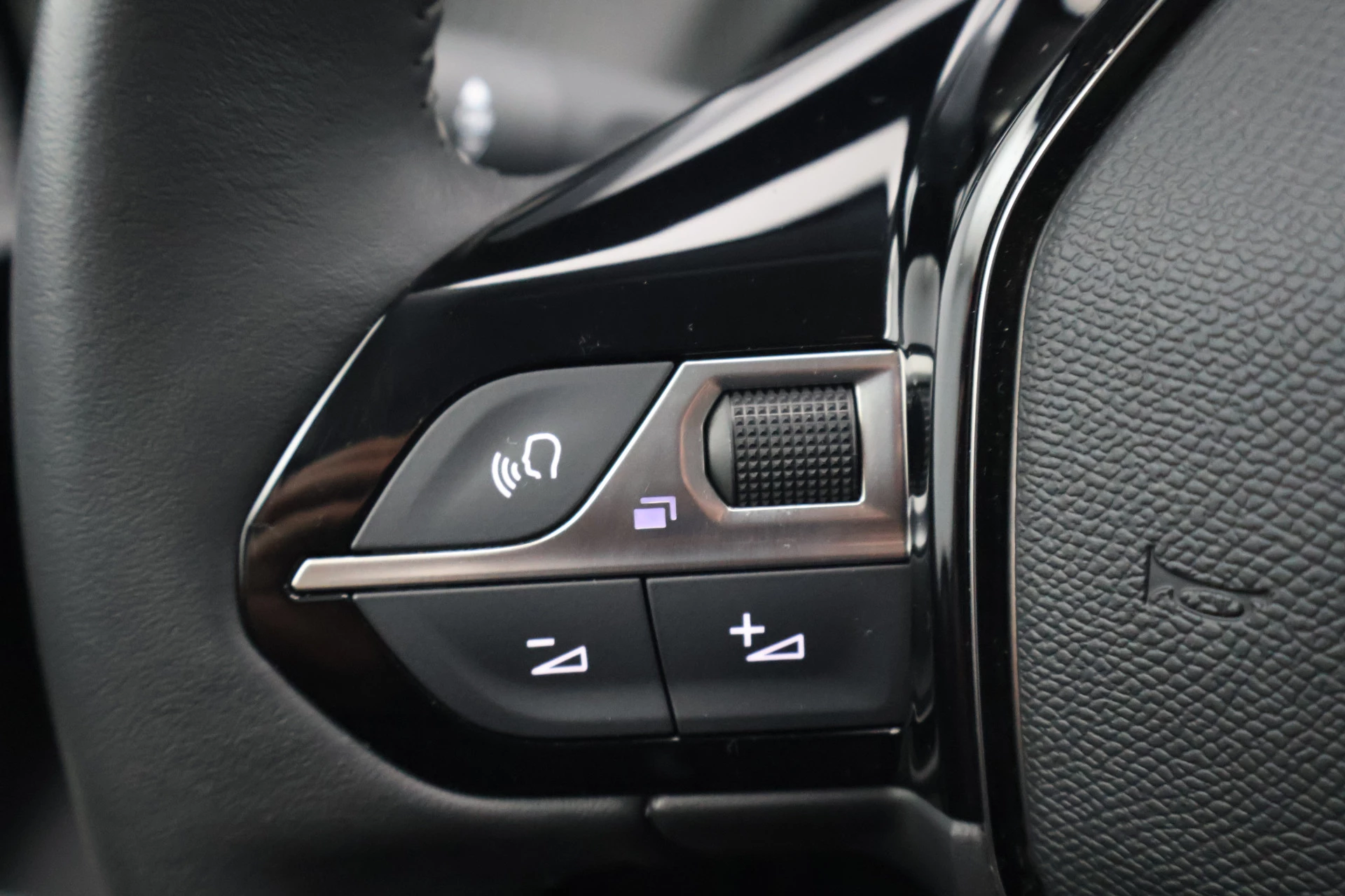 Hoofdafbeelding Peugeot e-208