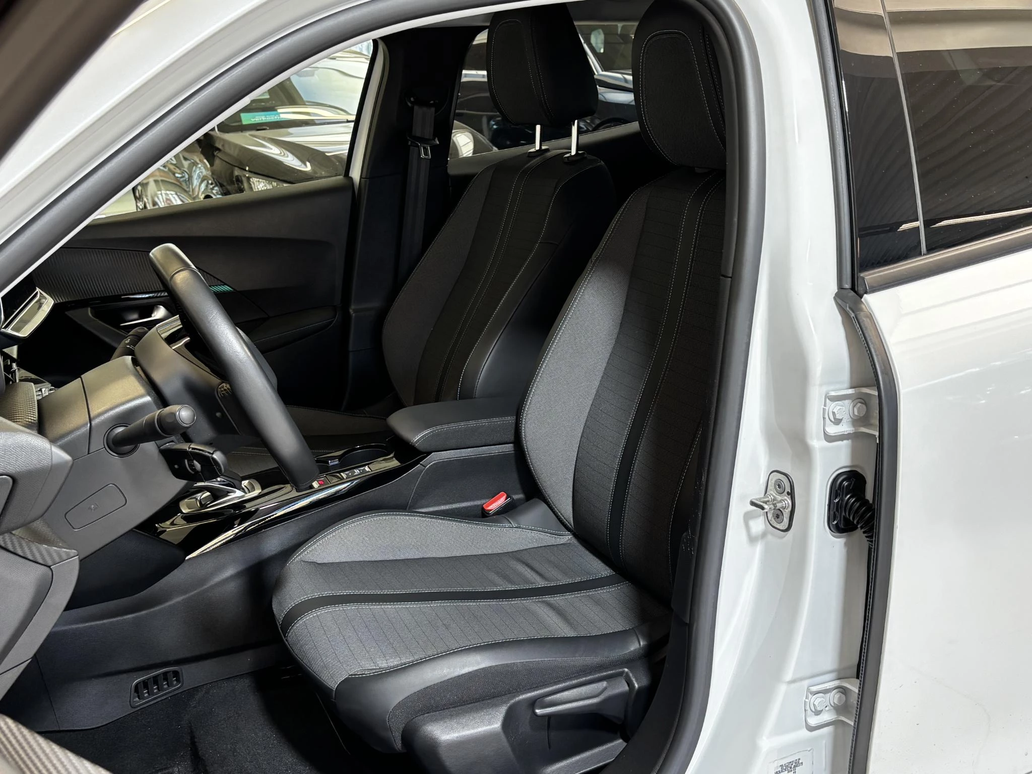 Hoofdafbeelding Peugeot e-2008