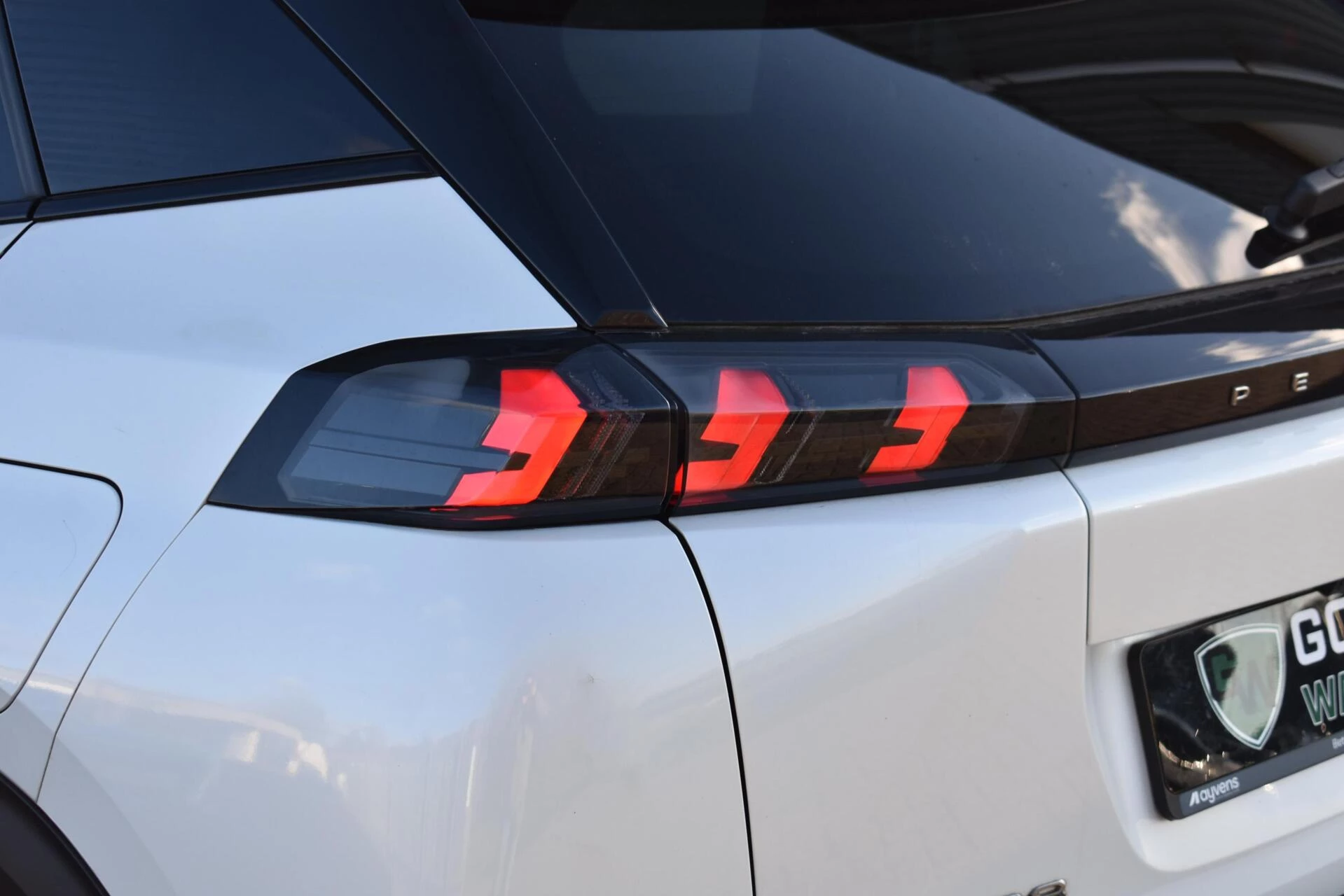 Hoofdafbeelding Peugeot e-2008