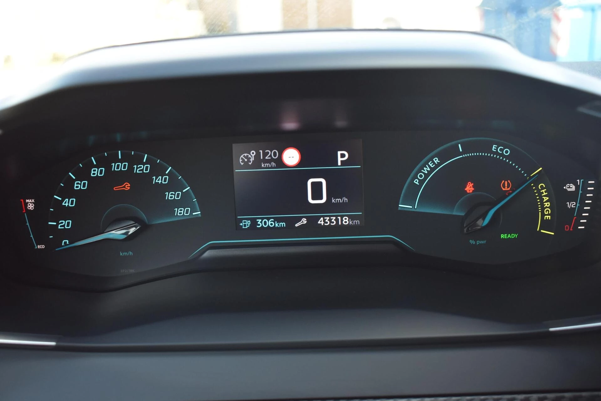 Hoofdafbeelding Peugeot e-208