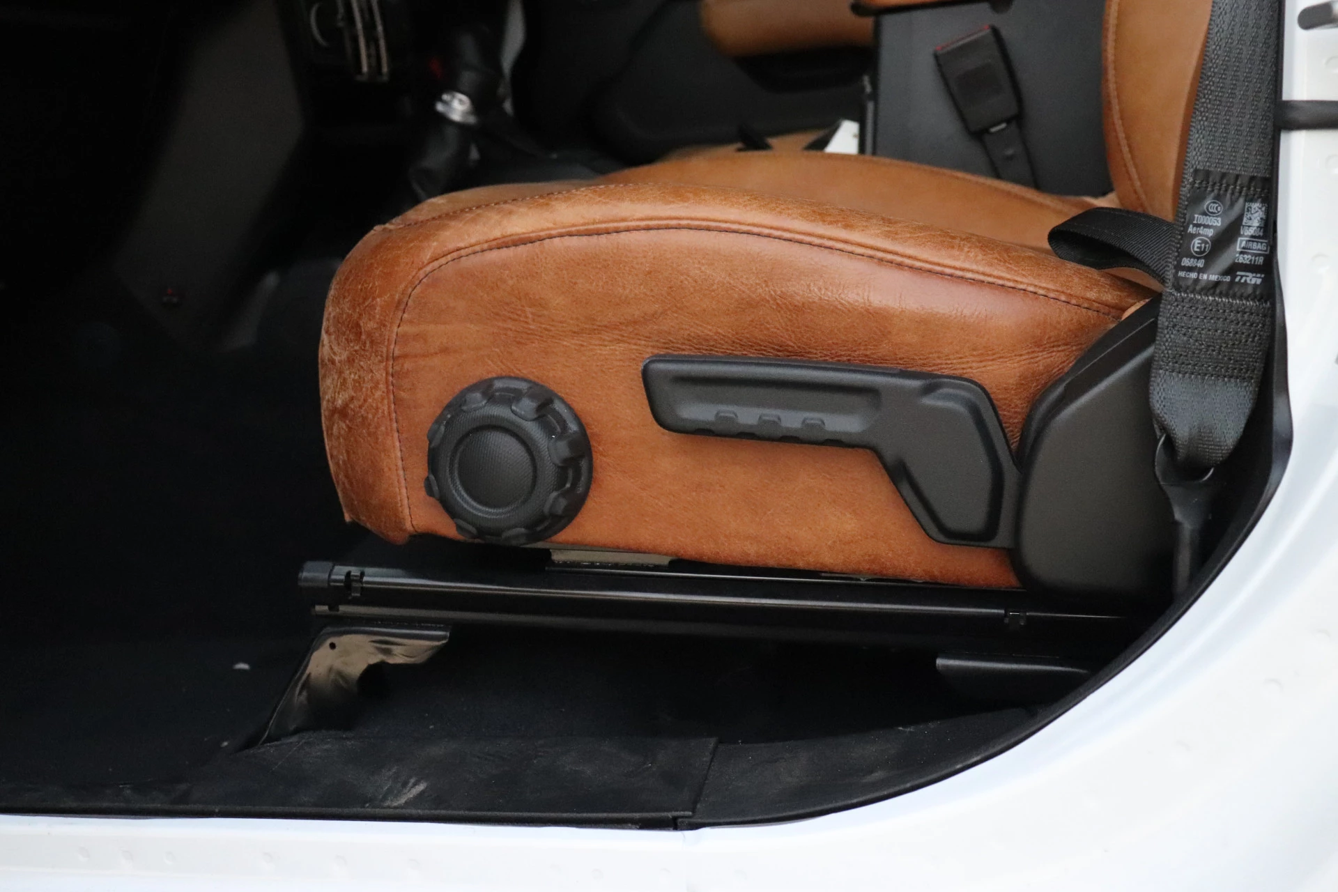 Hoofdafbeelding Jeep BRUTE | 246 PK | LEDER | CAMERA | NAVI | CRUISE | UNIEK NW-PRIJS 250.000,-