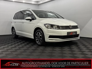 Hoofdafbeelding Volkswagen Touran Volkswagen Touran 1.5 TSI Active 7 Persoons Clima, Parkeersensoren, Apple carplay, Keyless start, Virtual desk, Stoelverwarming