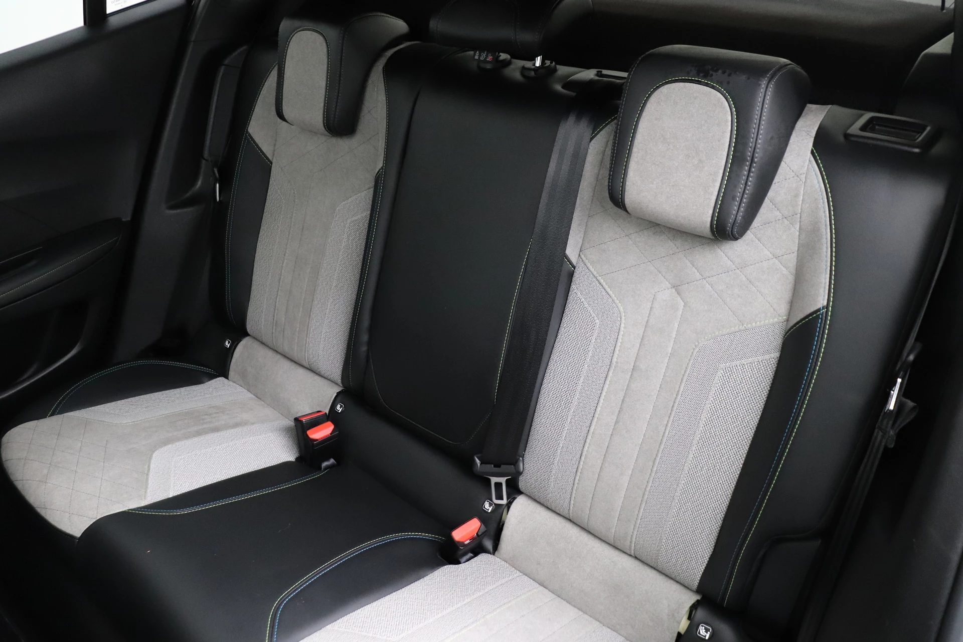 Hoofdafbeelding Peugeot e-2008