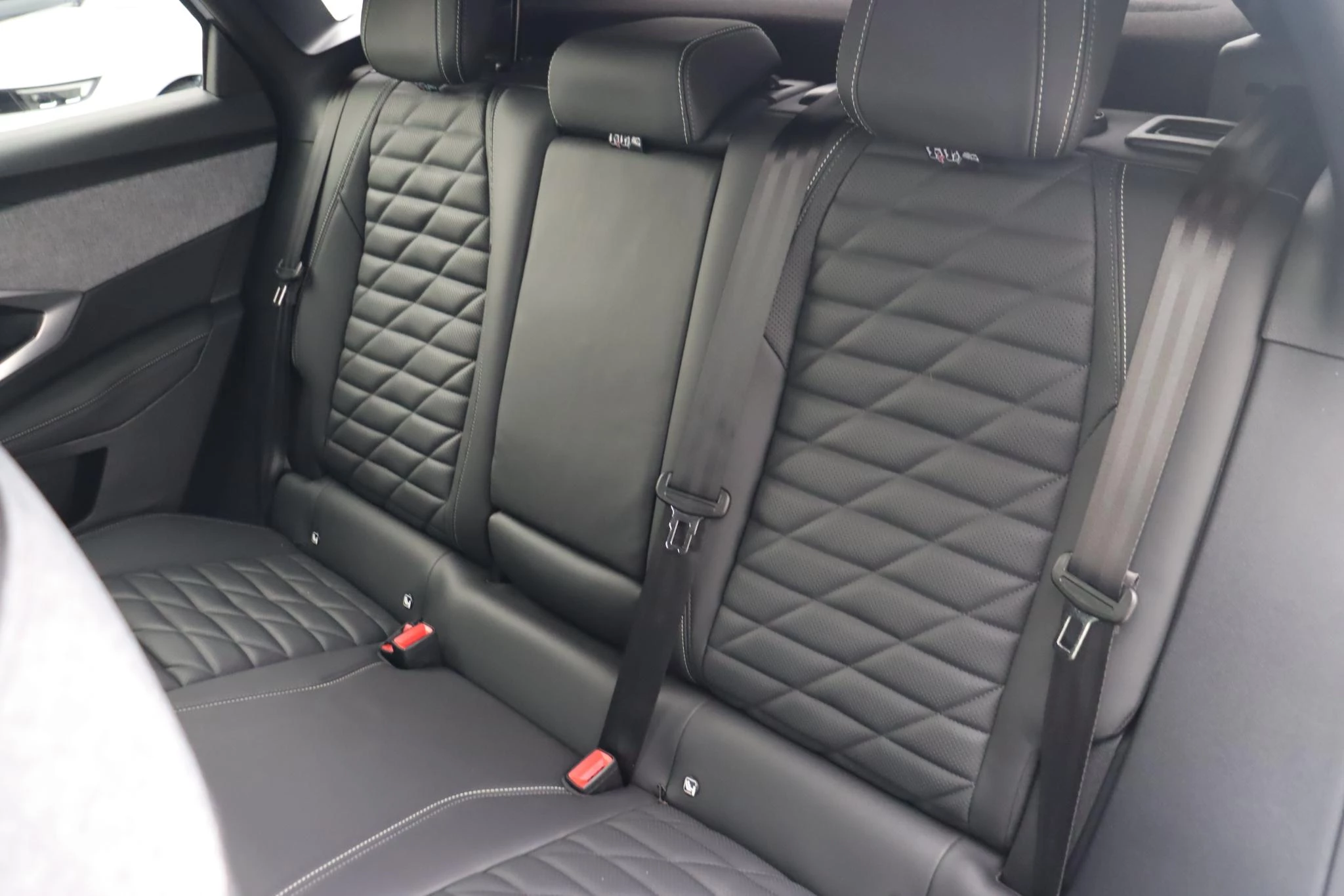 Hoofdafbeelding Peugeot e-3008