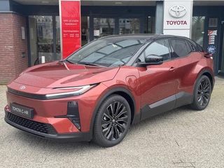 Hoofdafbeelding Toyota C-HR+ Toyota C-HR+ EXECUTIVE AWD 77KWH NIEUW DIRECT LEVERBAAR! PANODAK JBL-AUDIO 20'' LM-VELGEN STOEL/STUURVERW 360° CAMERA LEER EL-STOEL BLIND SPOT NAVI
