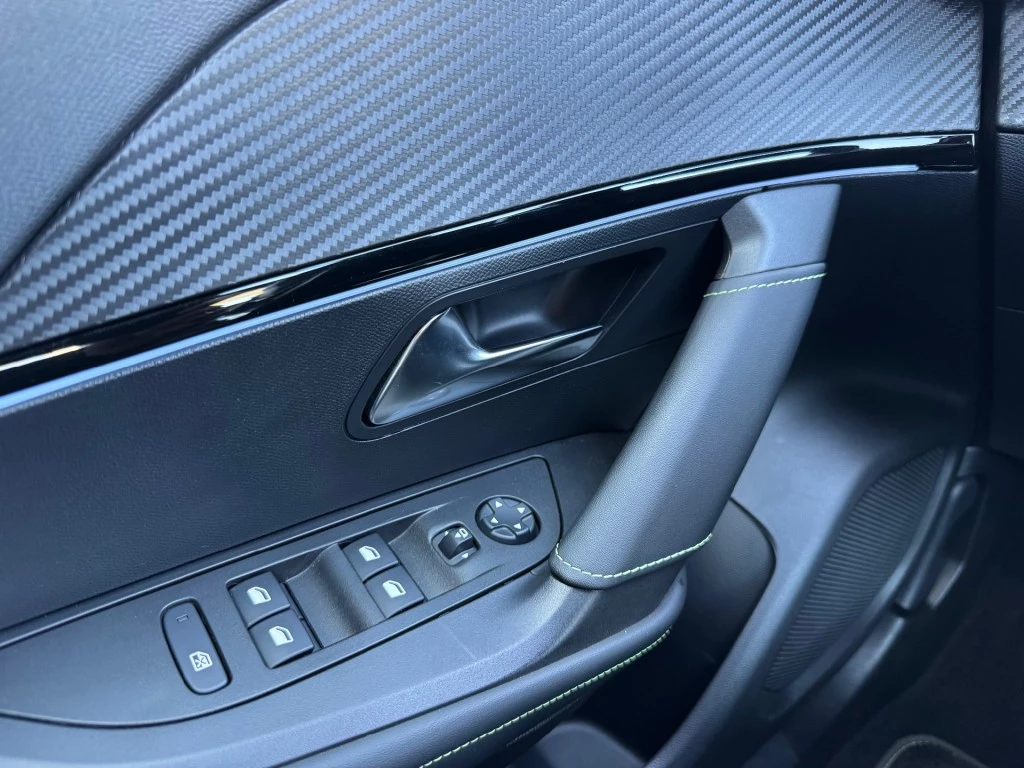 Hoofdafbeelding Peugeot e-2008