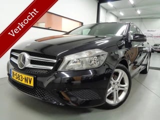 Hoofdafbeelding Mercedes-Benz A-Klasse Mercedes A-klasse 180 Urban Zwart/ Navi/ PDC/ Sportinterieur