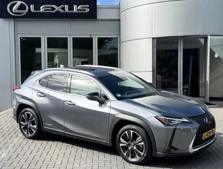 Hoofdafbeelding Lexus UX Lexus UX 250h Preference Line NL-AUTO TREKHAAK BLIND-SPOT PARK-SENS CARPLAY AD-CRUISE