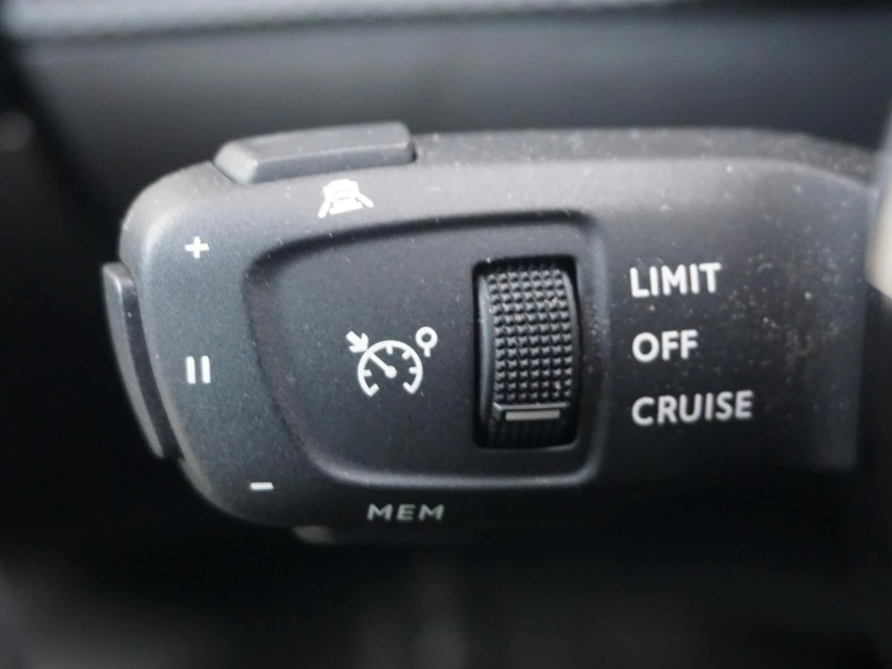 Hoofdafbeelding Peugeot e-2008