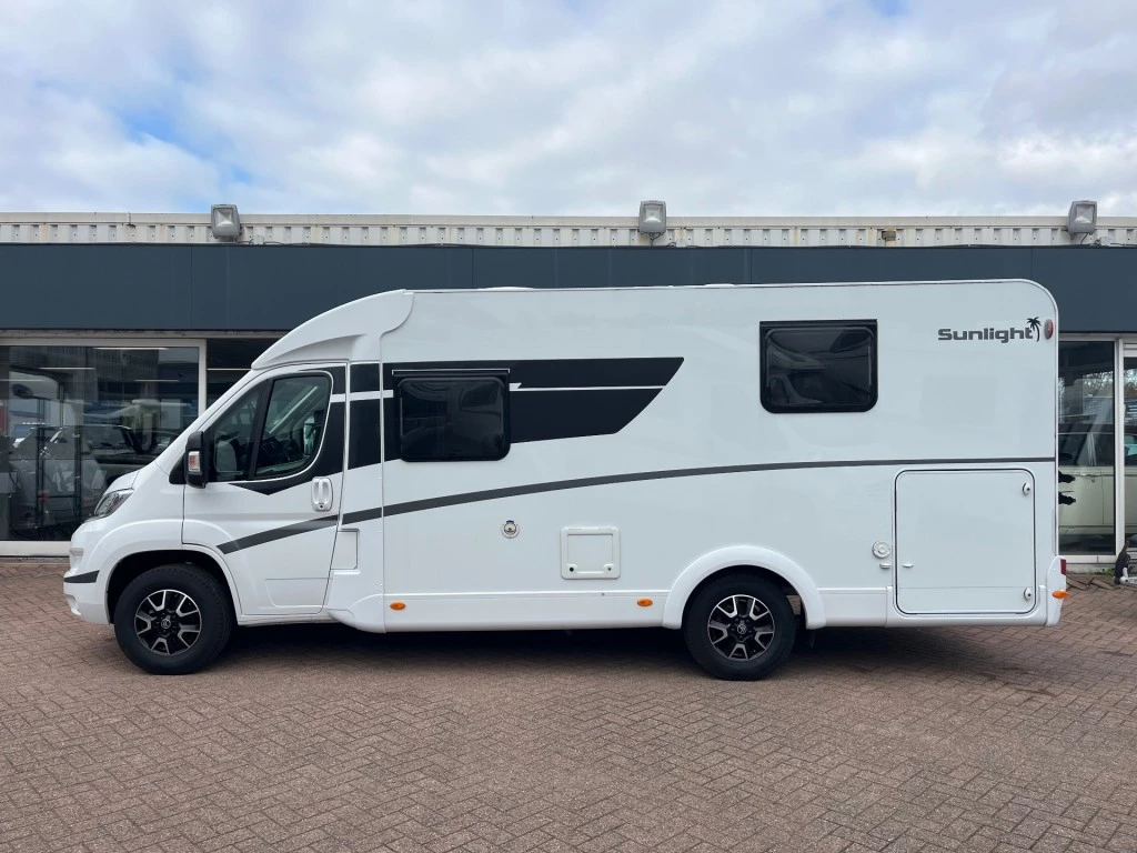 Hoofdafbeelding Sunlight V69 Adventure Ed. Queensbed Zonnepaneel