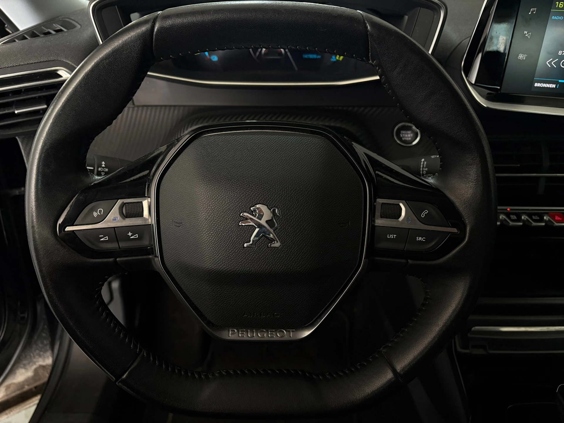 Hoofdafbeelding Peugeot e-2008