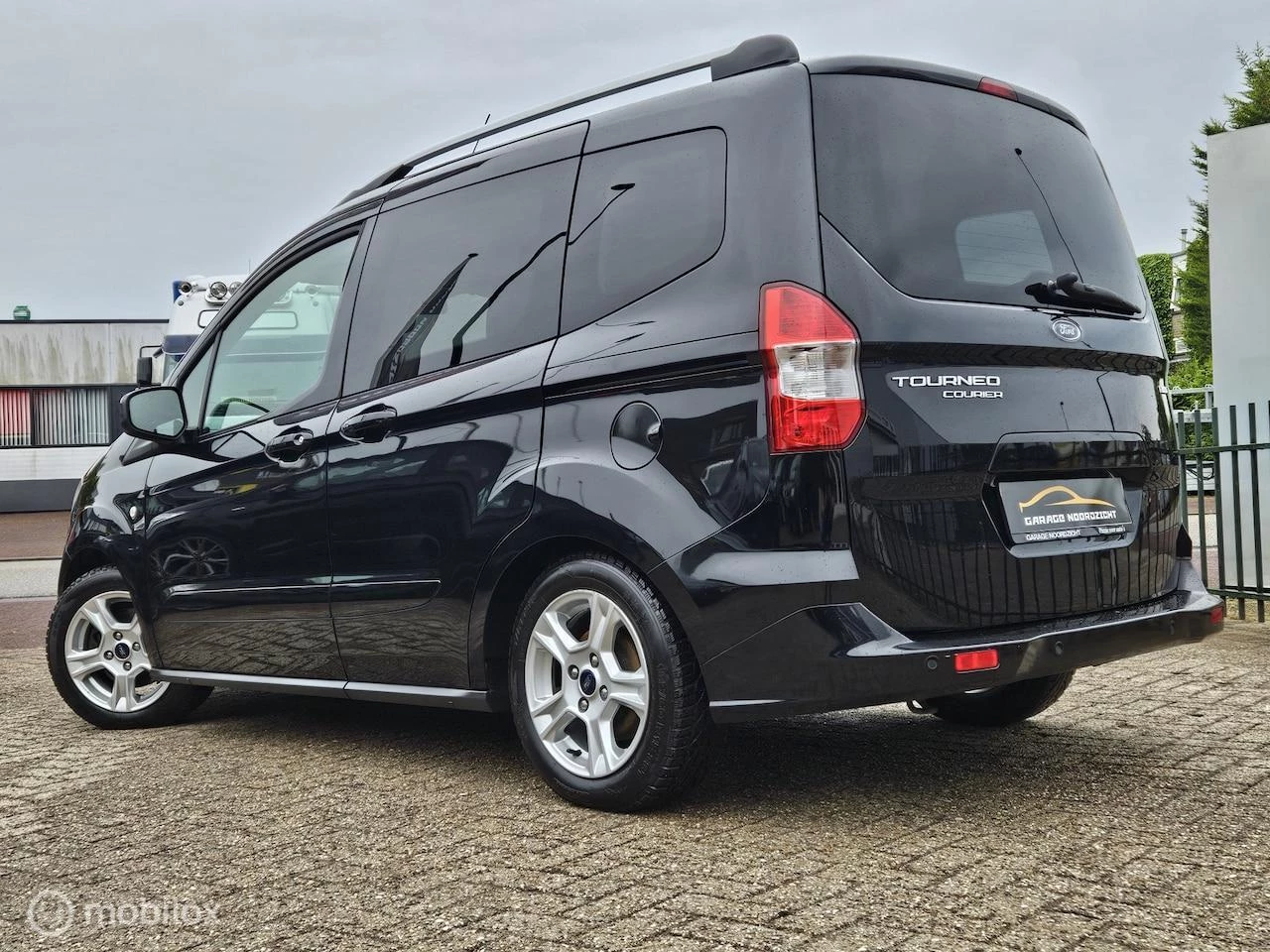 Hoofdafbeelding Ford Transit Courier