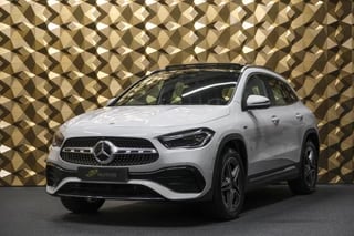 Mercedes-Benz GLA-klasse GLA250e AMG 218pk Panoramadak Burmester Memory Camera Augmented reality Sfeerverlichting Elektrische klep 19" LMV