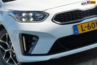Hoofdafbeelding Kia ProCeed Kia ProCeed 1.5 T-GDi MHEV GT-Line Edition Automaat - Deluxe White Metallic - Topstaat