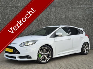 Ford Focus 2.0 ST-2 Recaro/Schuifdak/18''/250 PK/Led/Bomvol!