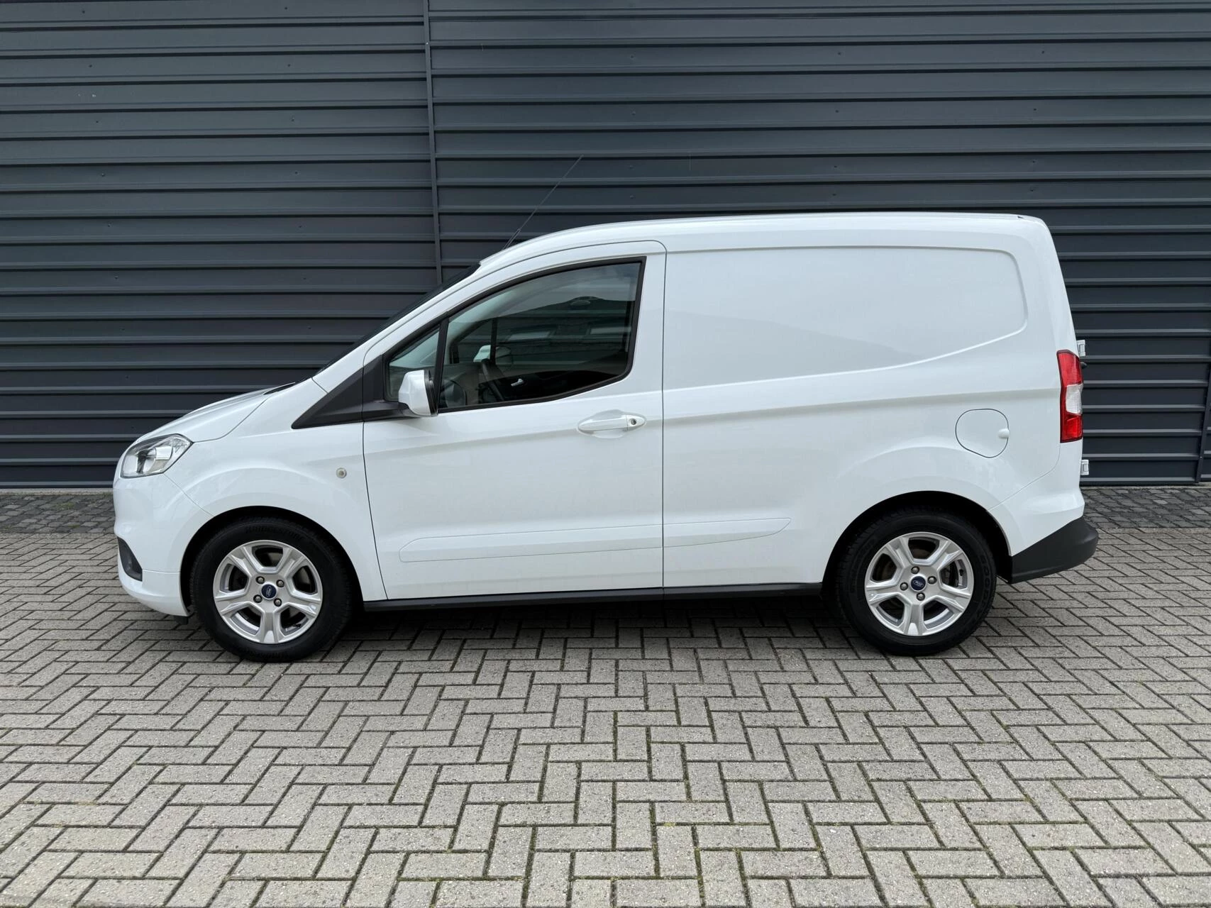 Hoofdafbeelding Ford Transit Courier