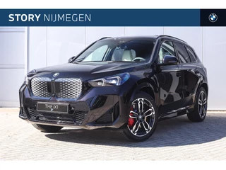 BMW iX1 eDrive20 M Sport / Panoramadak / Trekhaak / Sportstoelen / Adaptieve LED / M Adaptief onderstel / Head-Up / Parking Assistant Plus / Stuurverwarming