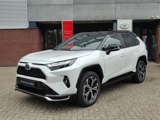 Hoofdafbeelding Toyota RAV4 Toyota RAV4 2.5 PHEV AWD LIMITED EDITION NIEUW DIRECT LEVERBAAR JBL-AUDIO 360˚ CAMERA HEAD-UP NAVI PARK-SENSOREN KEYLESS APPLE/ANDROID