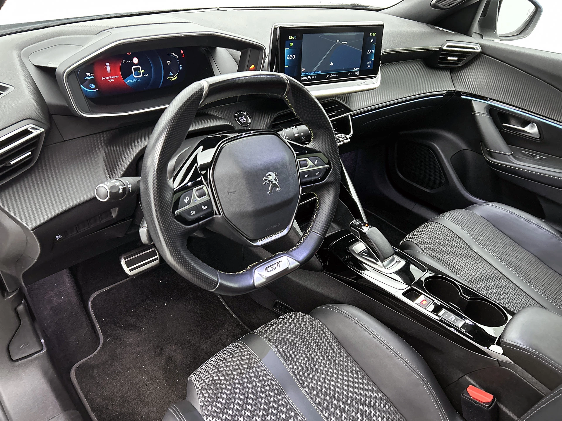 Hoofdafbeelding Peugeot e-2008