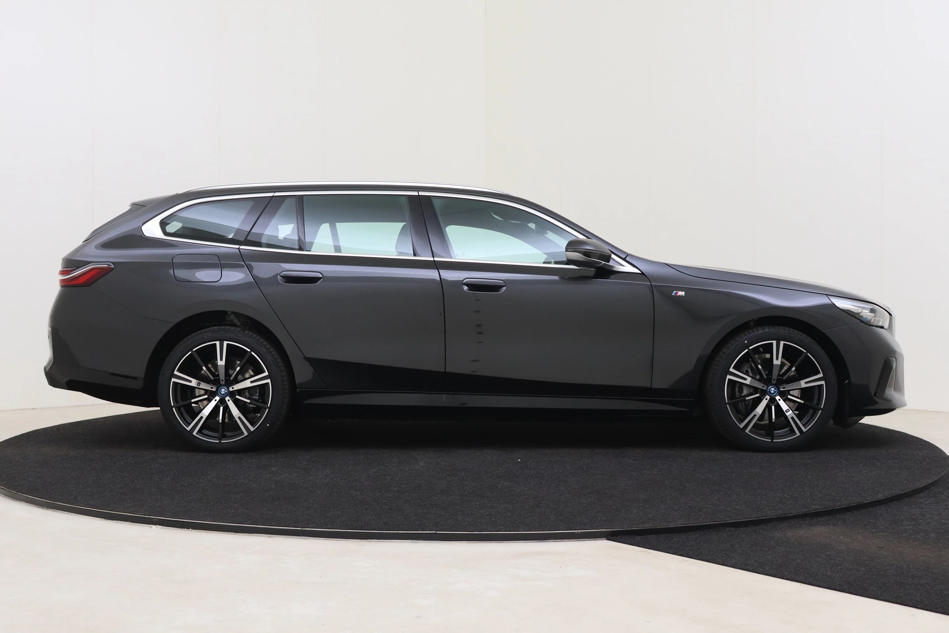 Hoofdafbeelding BMW i5