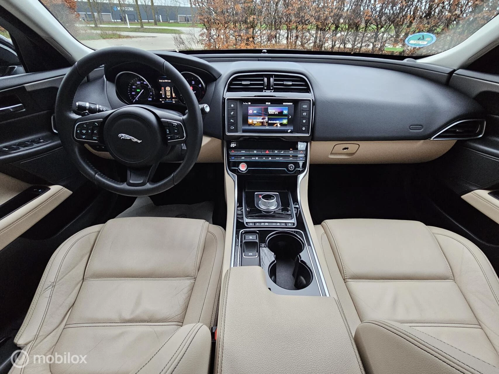 Hoofdafbeelding Jaguar XE