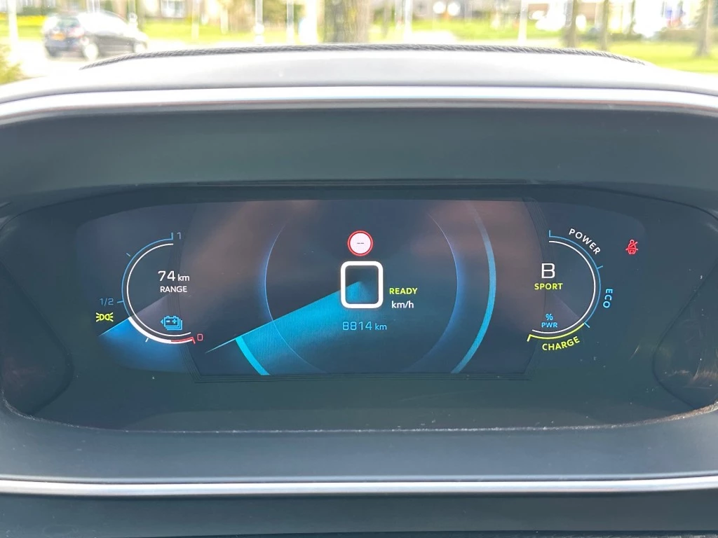 Hoofdafbeelding Peugeot e-2008