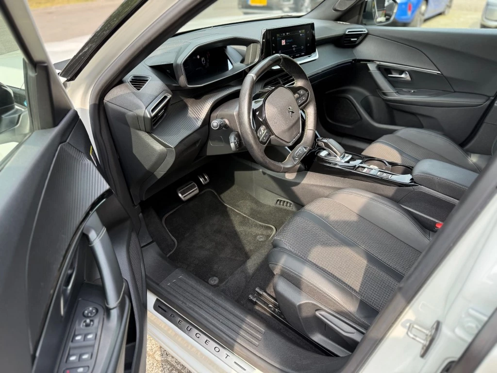 Hoofdafbeelding Peugeot e-2008