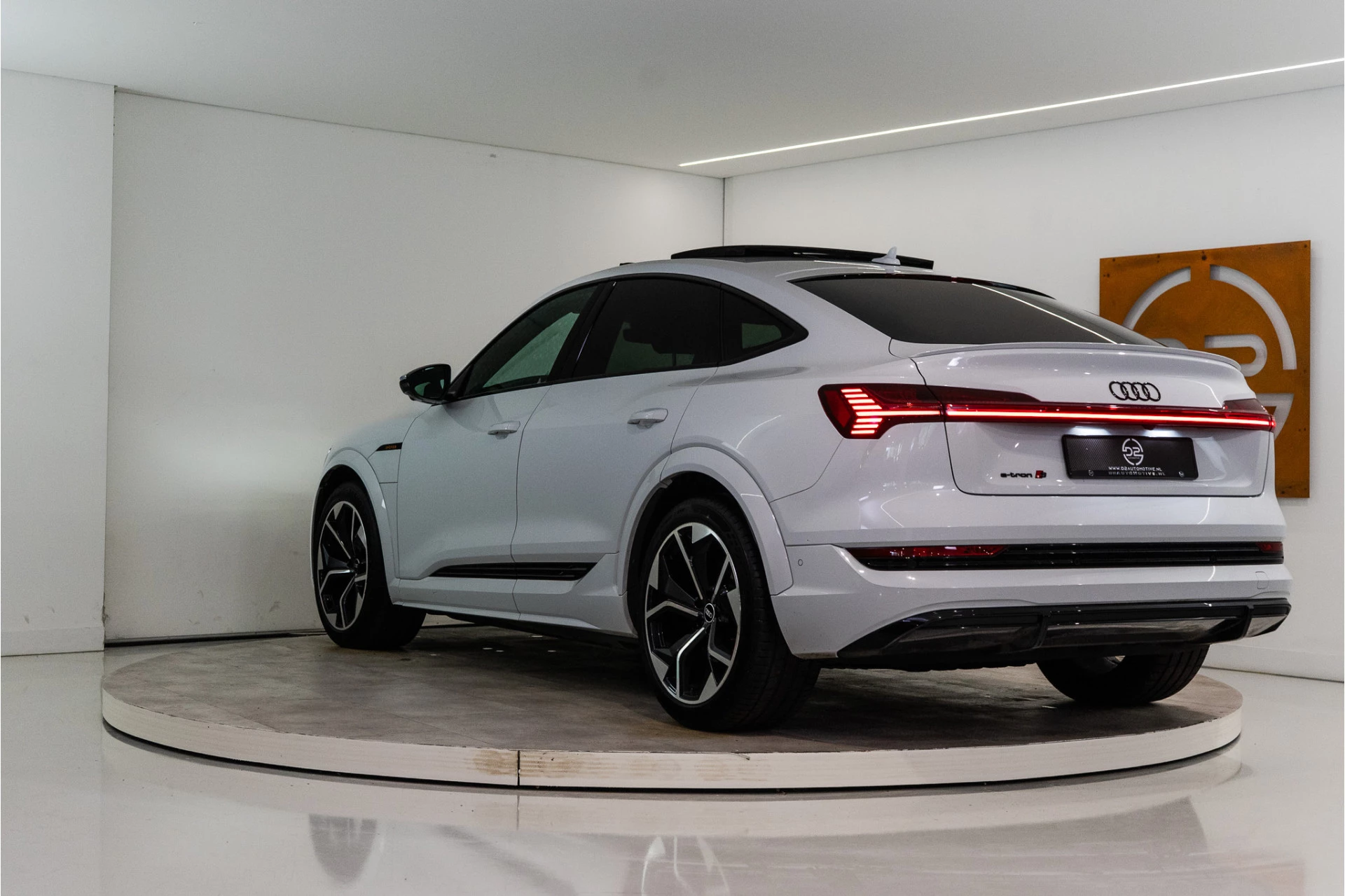 Hoofdafbeelding Audi e-tron