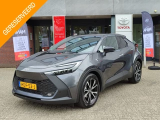 Hoofdafbeelding Toyota C-HR Toyota C-HR Hybrid 140 FIRST EDITION 360° CAMERA EL-ACHTERKLEP KEYLESS BLIND SPOT 18'' LM-VELGEN NAVI APPLE/ANDROID CLIMA PARK-SENSOREN NL-AUTO