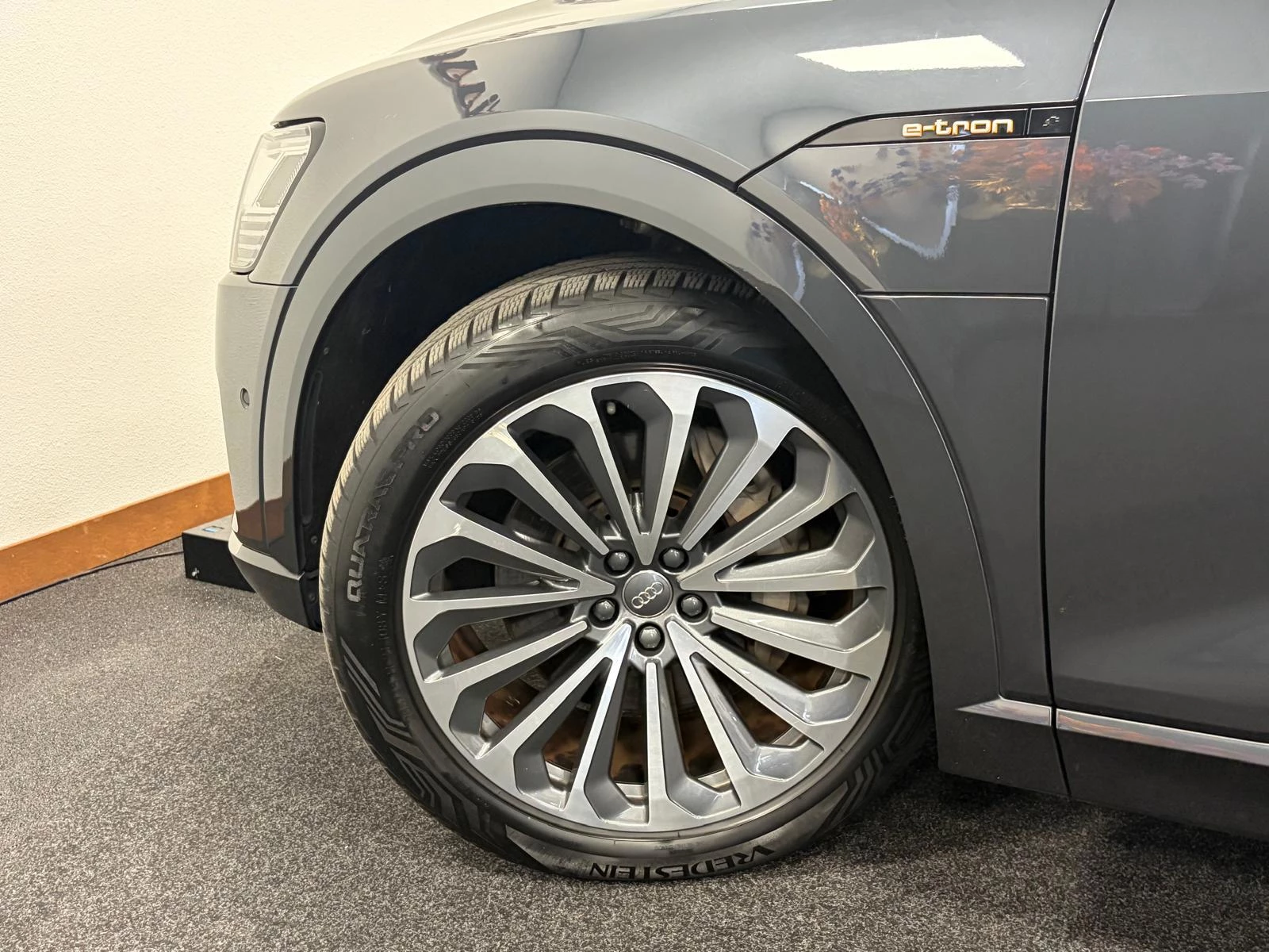 Hoofdafbeelding Audi e-tron