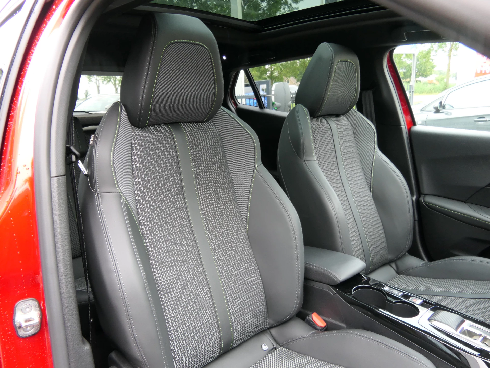 Hoofdafbeelding Peugeot e-2008