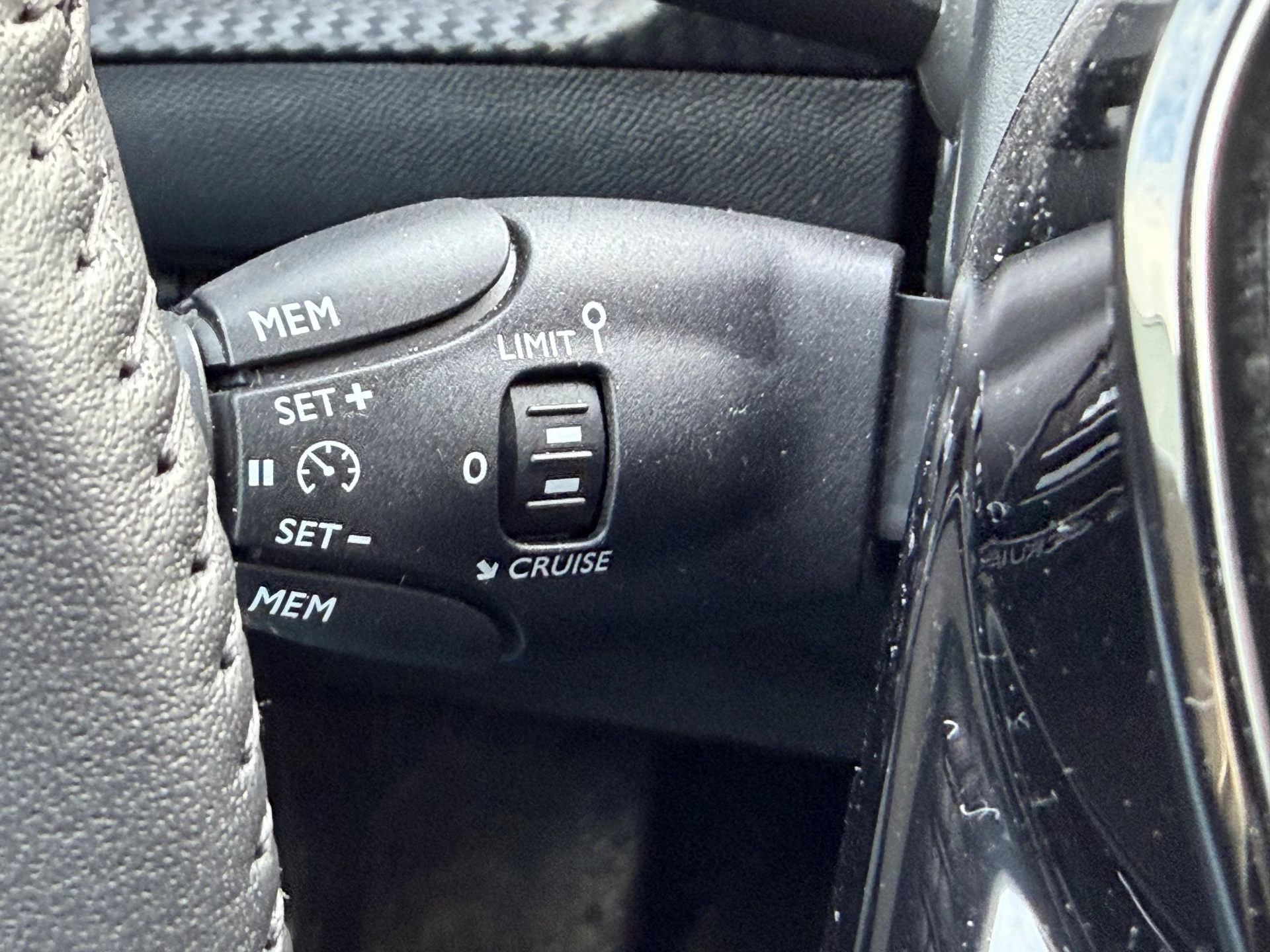 Hoofdafbeelding Peugeot e-2008