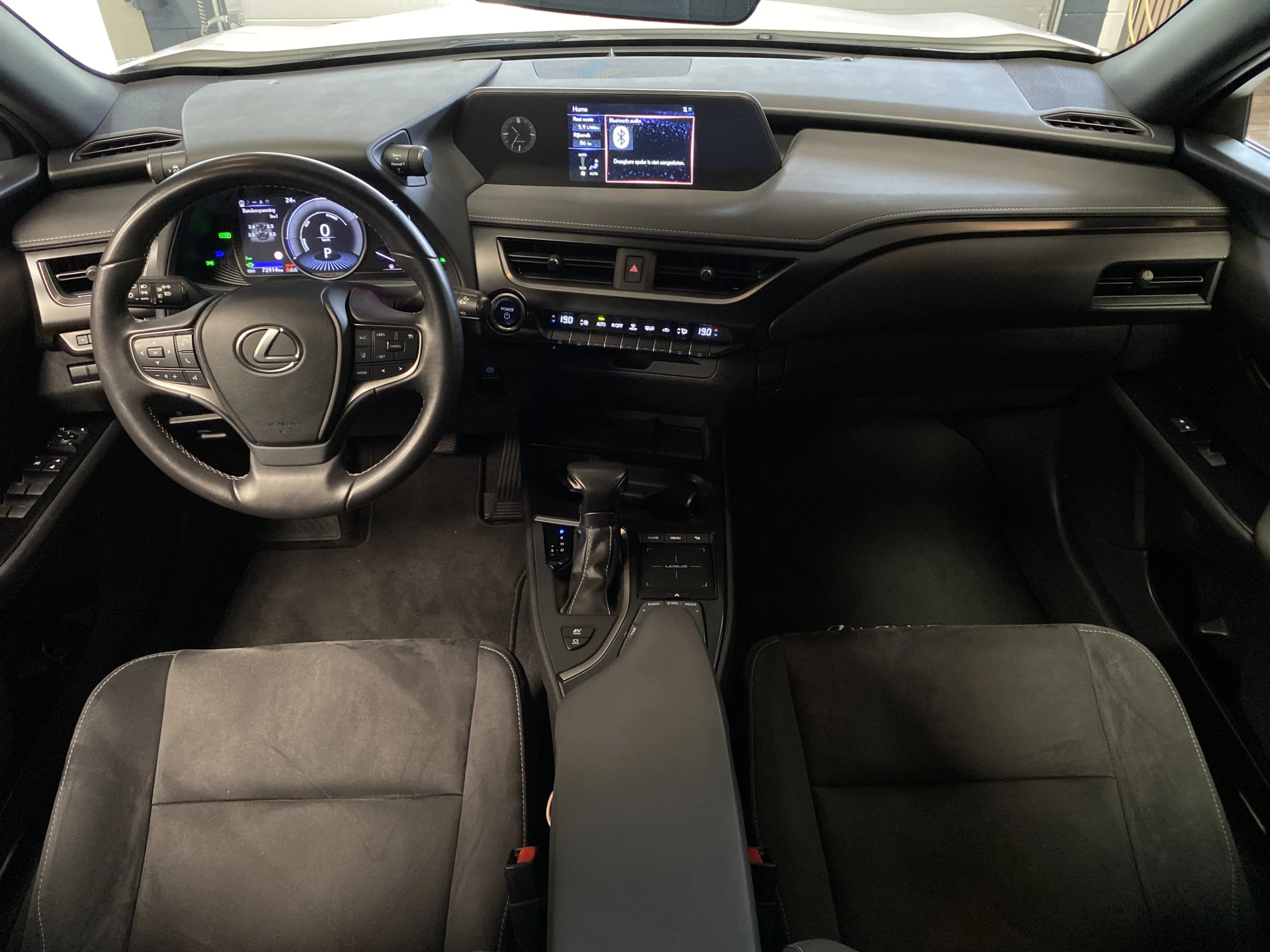 Hoofdafbeelding Lexus UX
