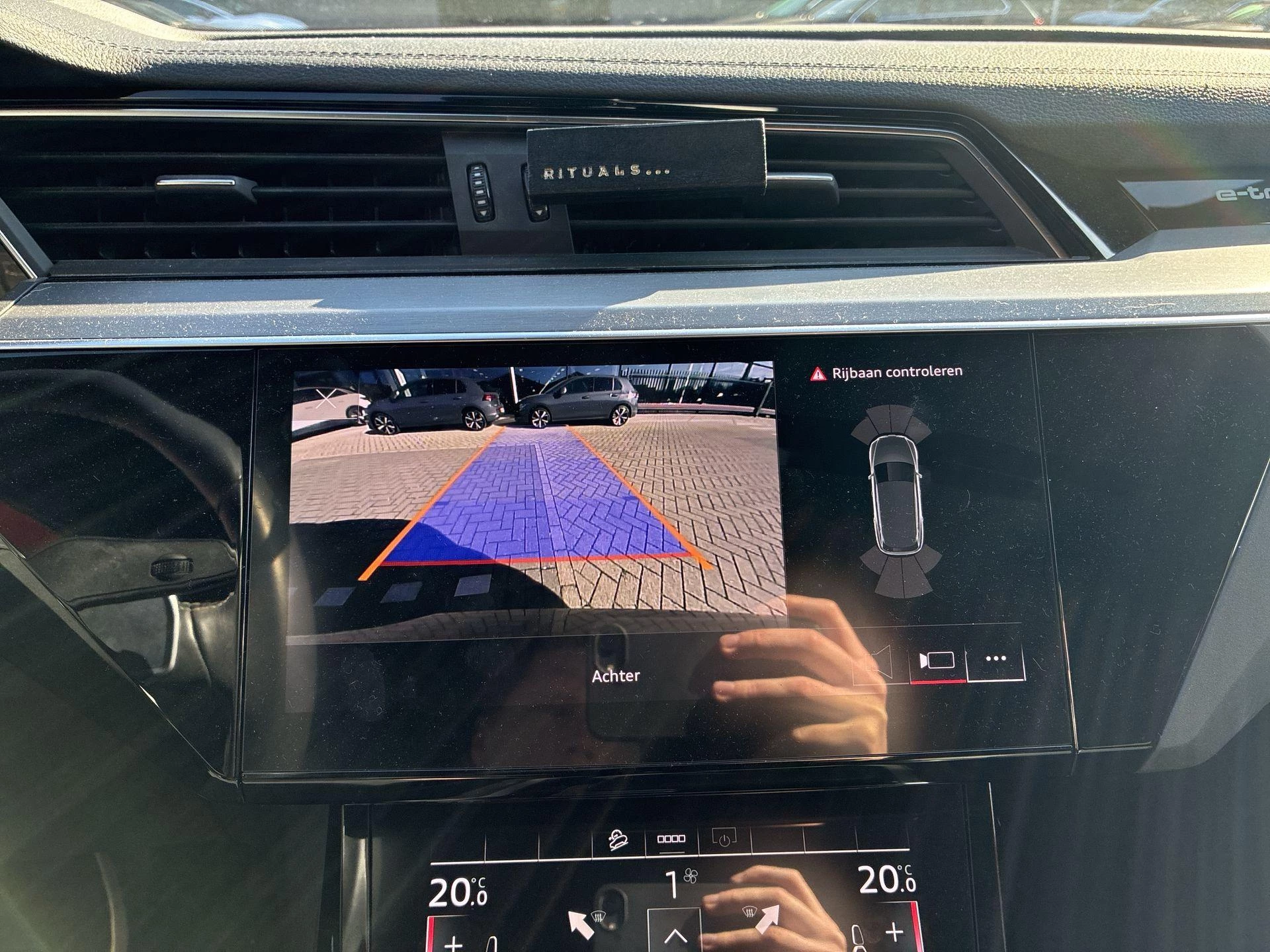 Hoofdafbeelding Audi e-tron