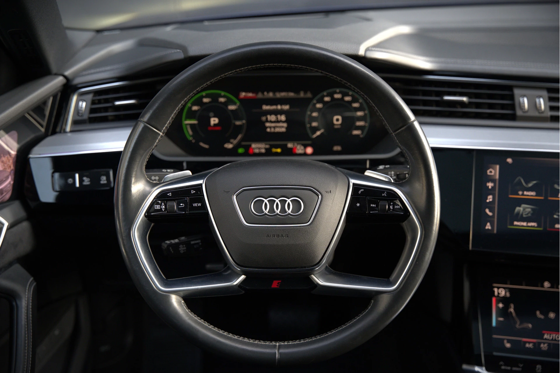 Hoofdafbeelding Audi e-tron