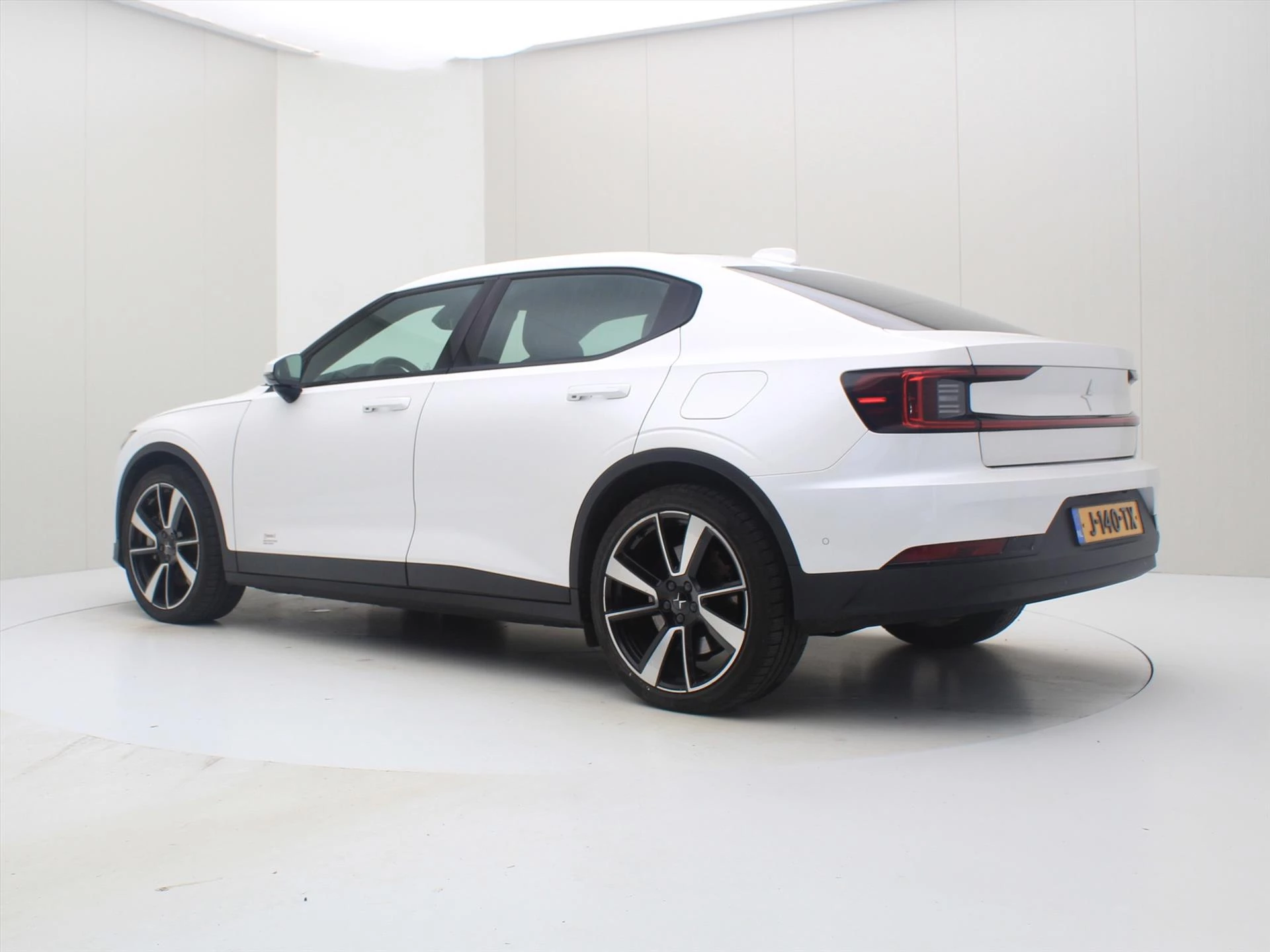 Hoofdafbeelding Polestar 2