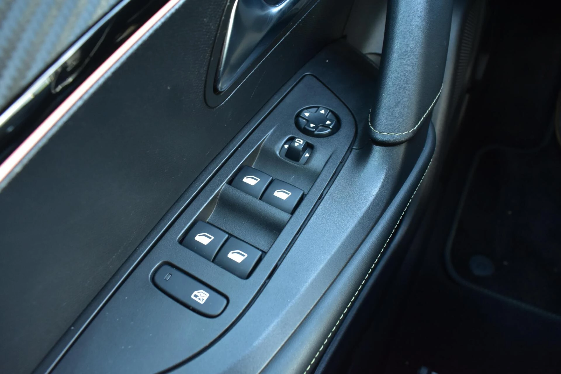 Hoofdafbeelding Peugeot e-2008